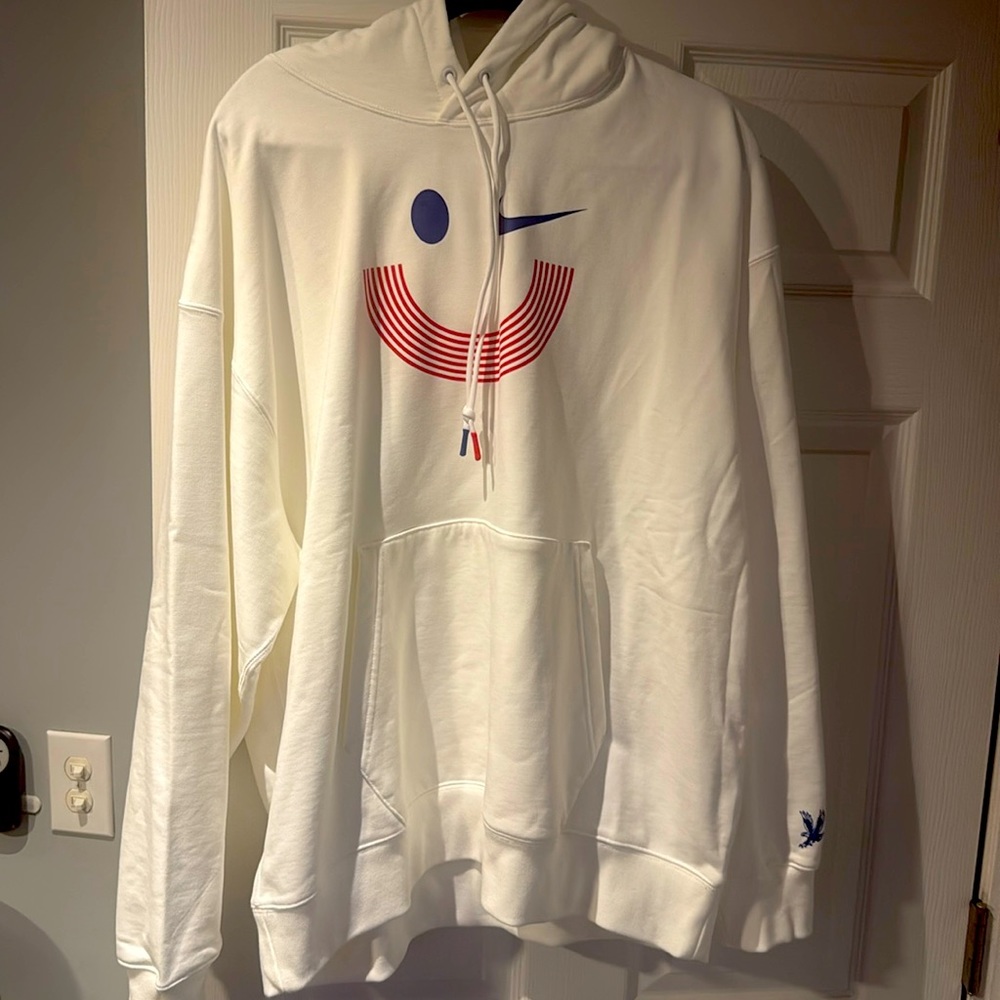 Brand NWT Nike hoodie 🔥